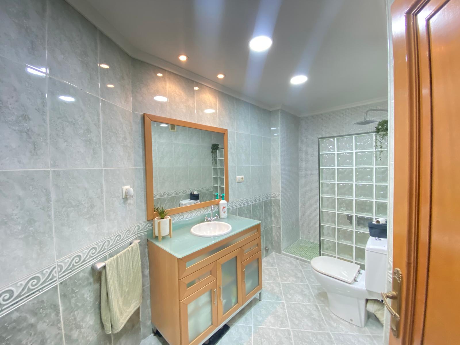 Property 2484 - Image 33